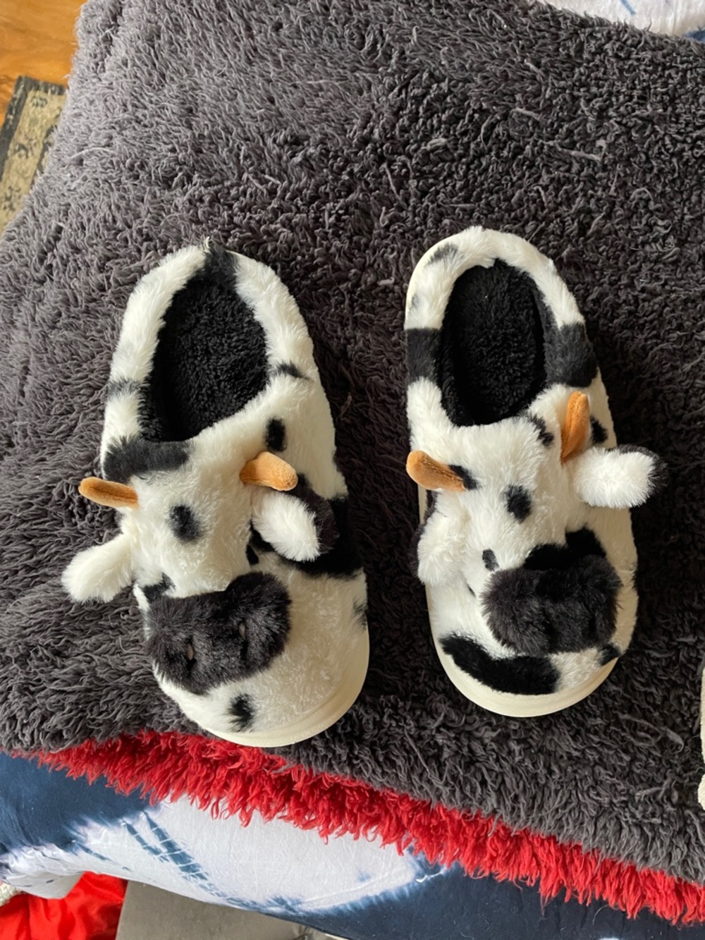 Cozy Cow Print Plush Women’s Slippers - Black & White